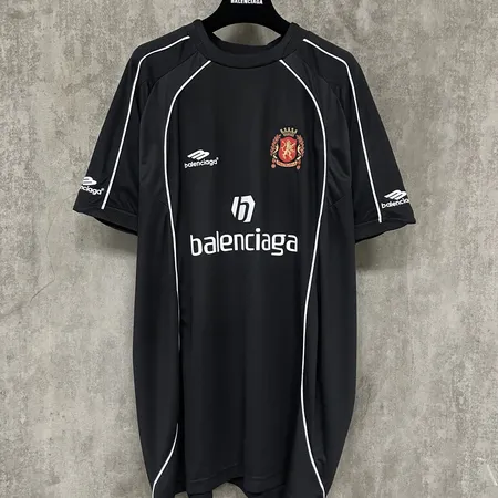 バレンシアガ Tシャツ