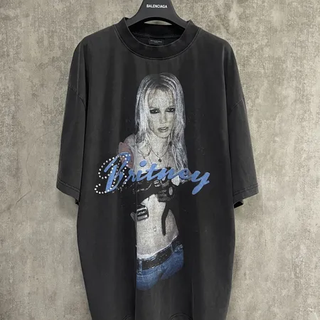 バレンシアガ Tシャツ