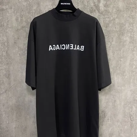 バレンシアガ Tシャツ