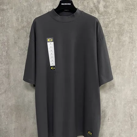 バレンシアガ Tシャツ