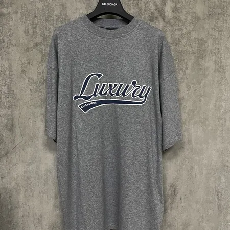 バレンシアガ Tシャツ