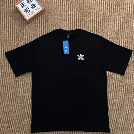 アディダス Tシャツ