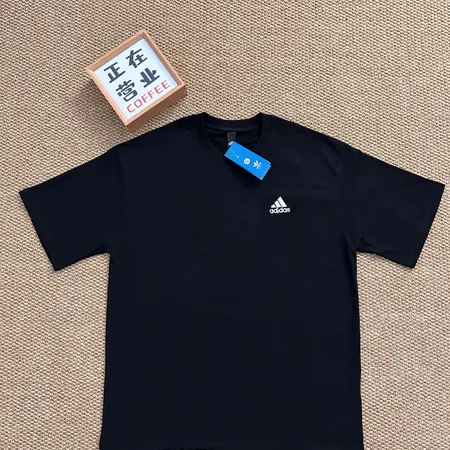 アディダス Tシャツ