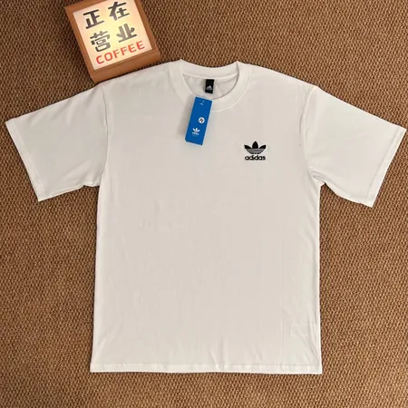 アディダス Tシャツ