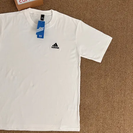 アディダス Tシャツ