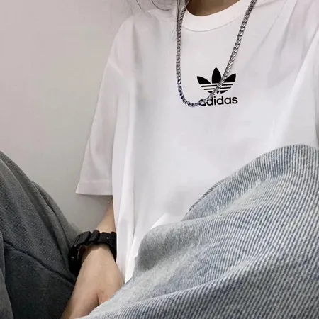 アディダス Tシャツ