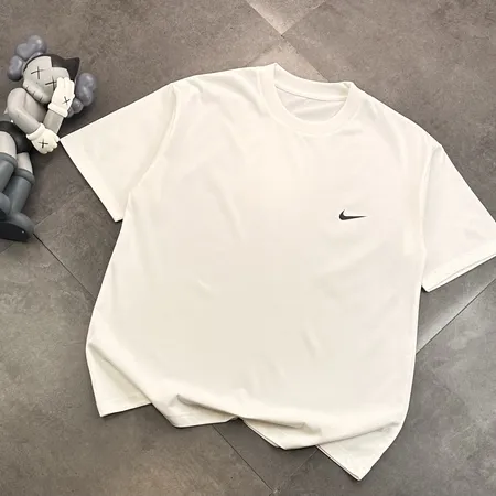 ナイキ Tシャツ