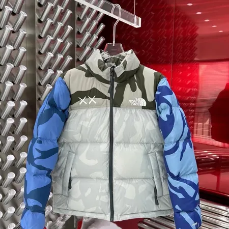 カウズ ダウンジャケット