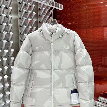 カウズ ダウンジャケット