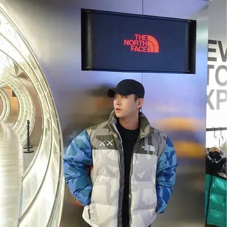 カウズ ダウンジャケット