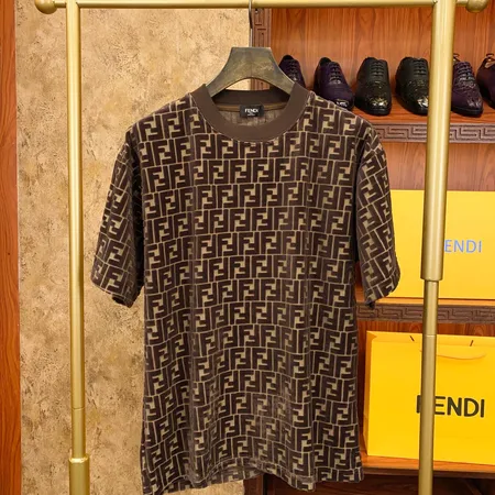 フェンディ Tシャツ