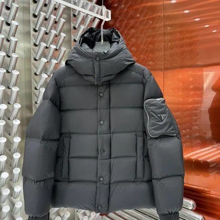 プラダ ダウンジャケット