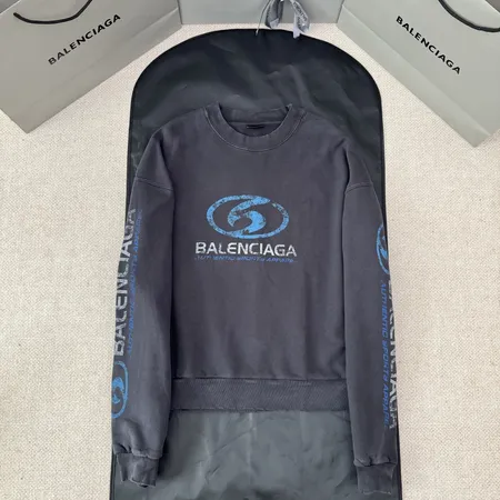 バレンシアガ パーカー