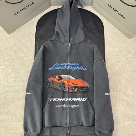 バレンシアガ パーカー