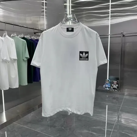 アディダス Tシャツ