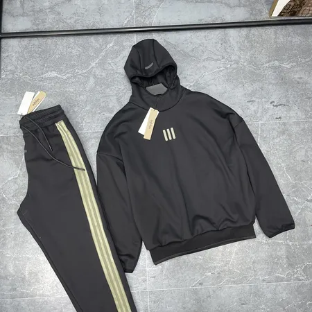 アディダス パーカー