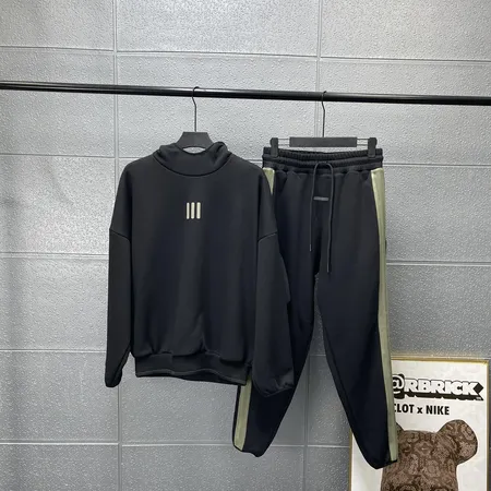 アディダス パーカー