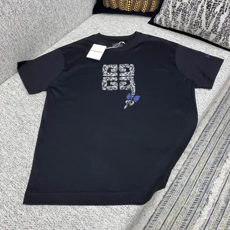 ジバンシィ Tシャツ