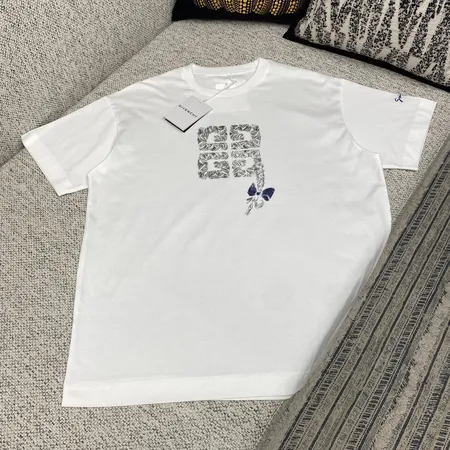 ジバンシィ Tシャツ