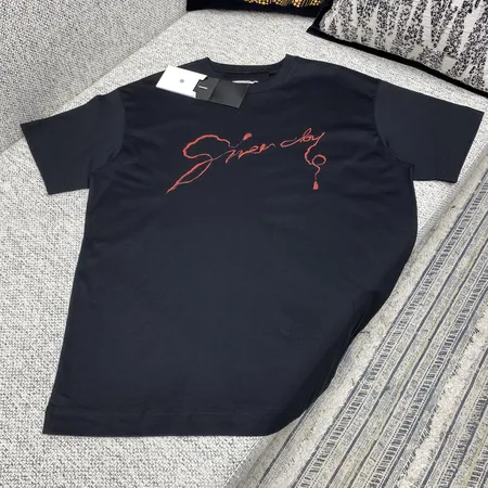 ジバンシィ Tシャツ