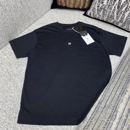 ジバンシィ Tシャツ