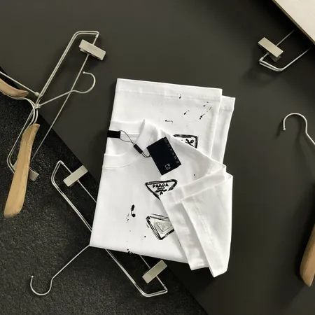 プラダ Tシャツ