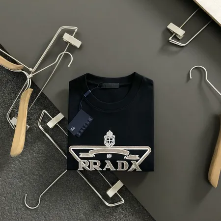 プラダ Tシャツ