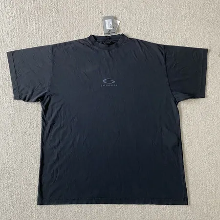 バレンシアガ Tシャツ