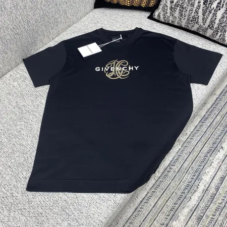 ジバンシィ Tシャツ