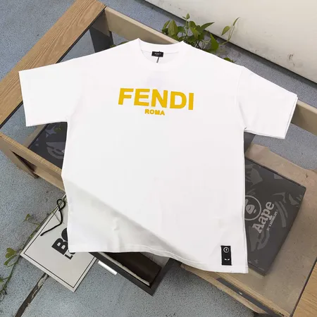 フェンディ Tシャツ
