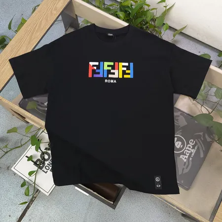 フェンディ Tシャツ