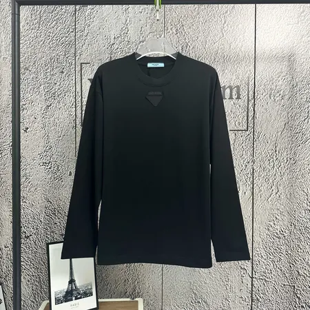 プラダ Tシャツ