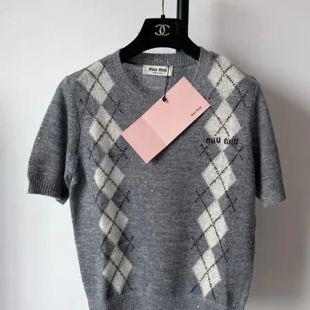 ミュウミュウ Tシャツ