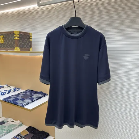 プラダ Tシャツ