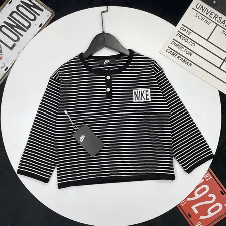 ナイキ パーカー