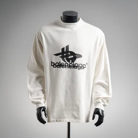 バレンシアガ Tシャツ