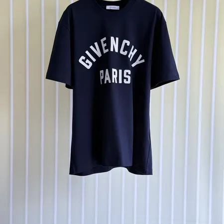 ジバンシィ Tシャツ