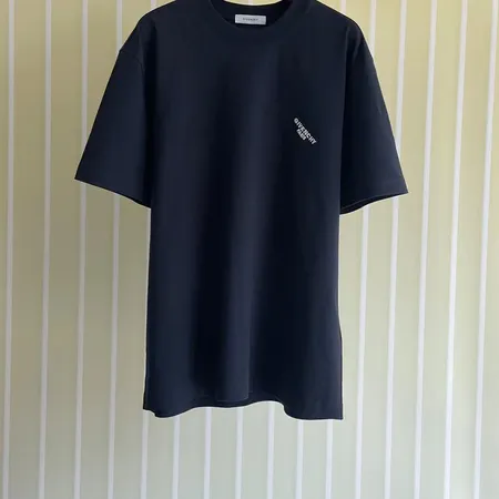 ジバンシィ Tシャツ