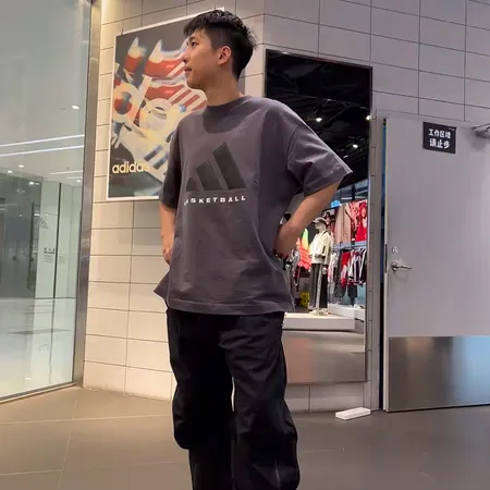 アディダス Tシャツ