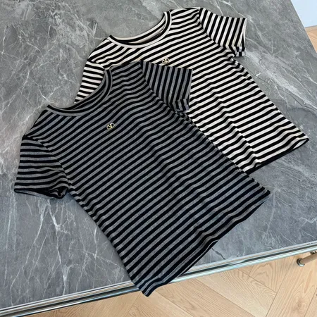 ヴァレンティノ Tシャツ