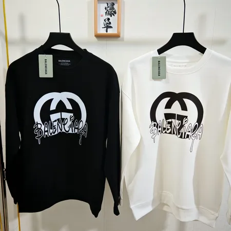 バレンシアガ パーカー