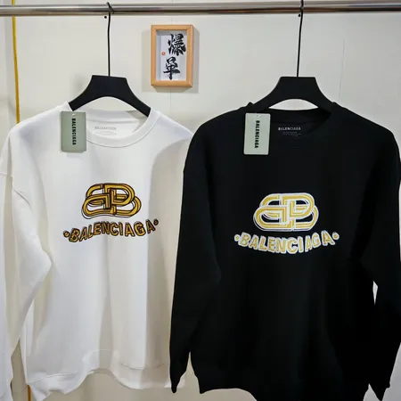 バレンシアガ パーカー