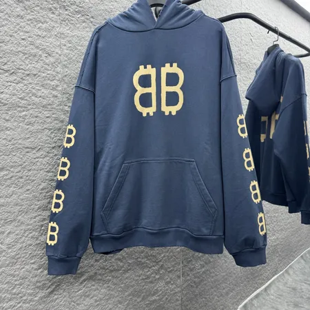 バレンシアガ パーカー