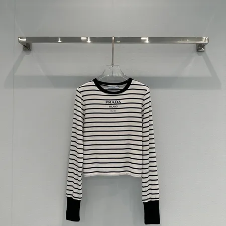 プラダ Tシャツ