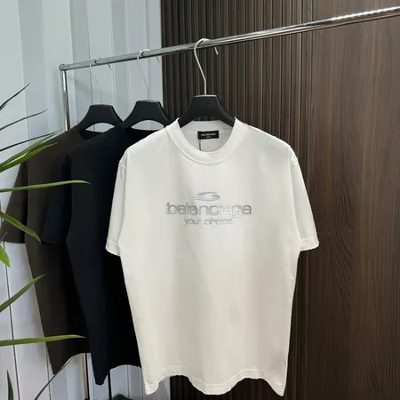 バレンシアガ Tシャツ