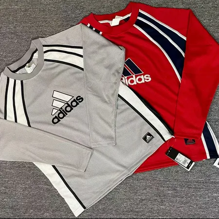 アディダス Tシャツ