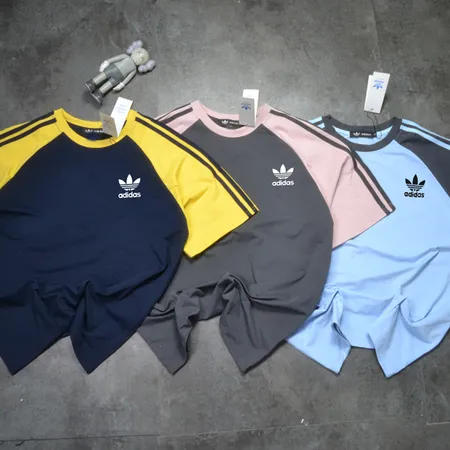 アディダス Tシャツ