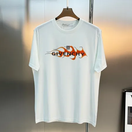 ジバンシィ Tシャツ