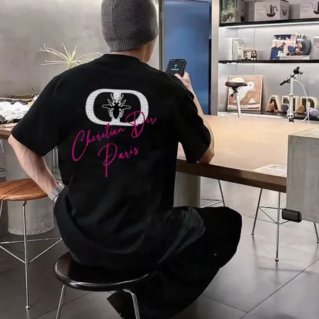 ヴァレンティノ Tシャツ