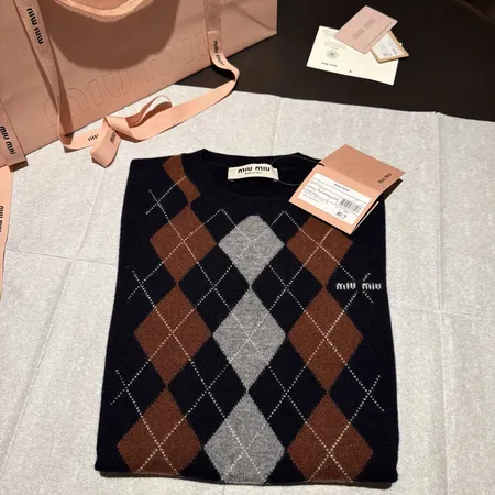 ミュウミュウ Tシャツ